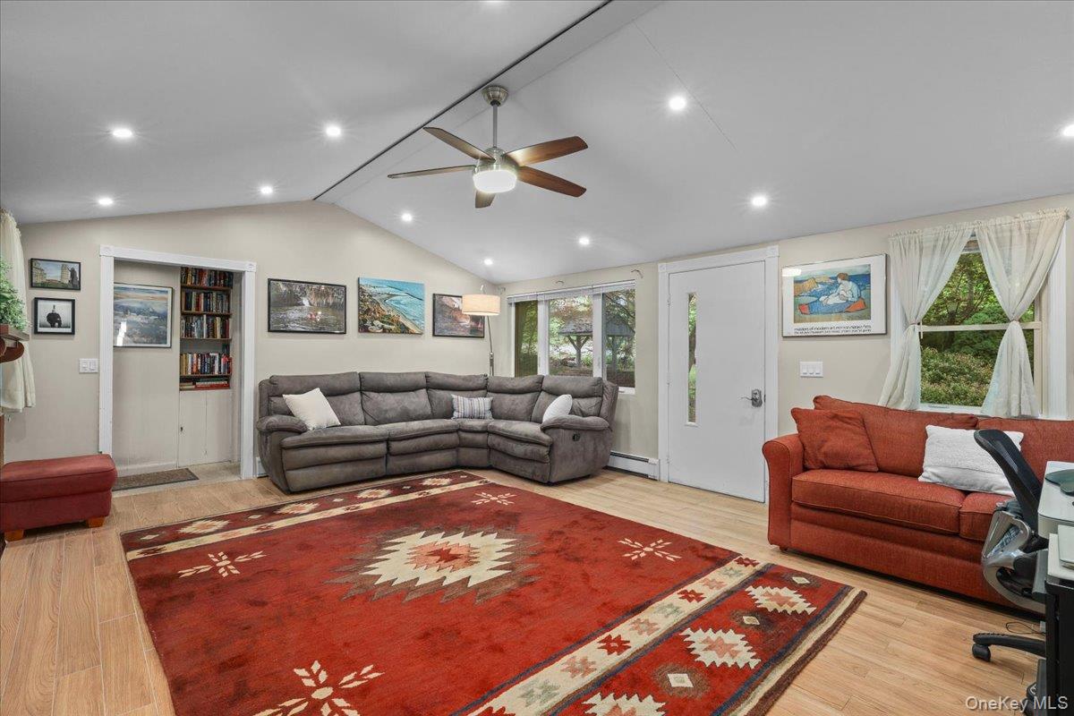 106 Ridgeland Road South Salem, NY 10590 - Photo 5 of 31 Living Room