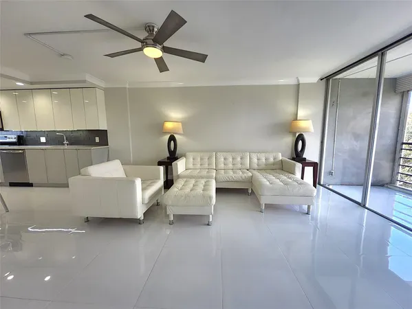 $2,150 | 112 Royal Park Drive, Unit 4F, Oakland Park, FL 33309