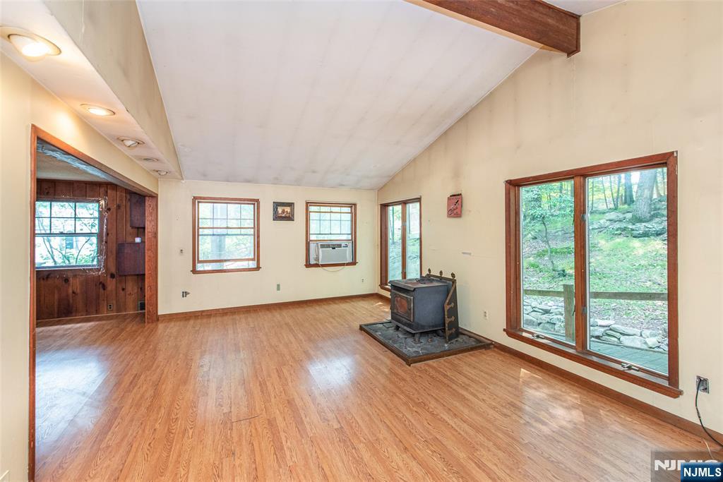 197 Snake Den Road Wanaque, NJ 07465 - Photo 5 of 18