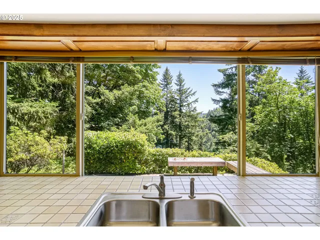 $799,000 | 15195 Silver Lake Drive Northeast, Silverton, OR 97381