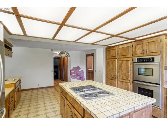 $799,000 | 15195 Silver Lake Drive Northeast, Silverton, OR 97381