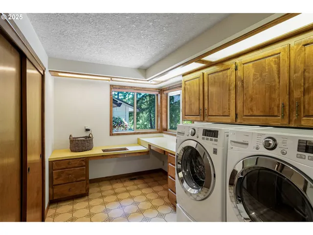 $799,000 | 15195 Silver Lake Drive Northeast, Silverton, OR 97381