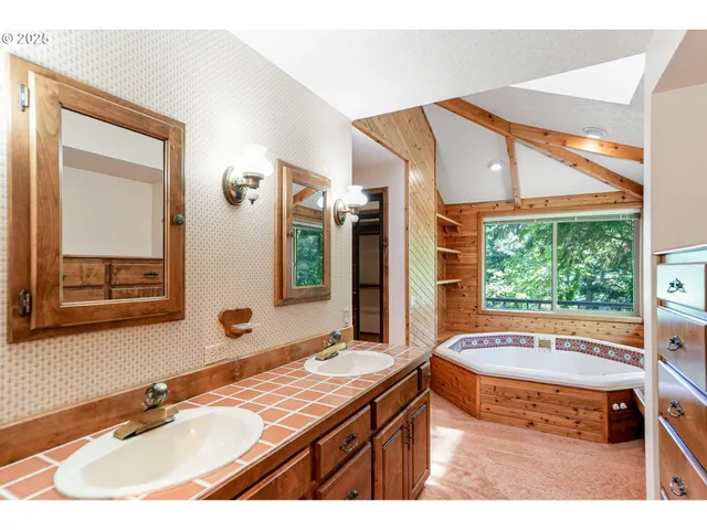 $799,000 | 15195 Silver Lake Drive Northeast, Silverton, OR 97381