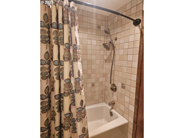 $799,000 | 15195 Silver Lake Drive Northeast, Silverton, OR 97381