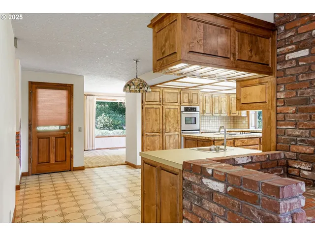 $799,000 | 15195 Silver Lake Drive Northeast, Silverton, OR 97381