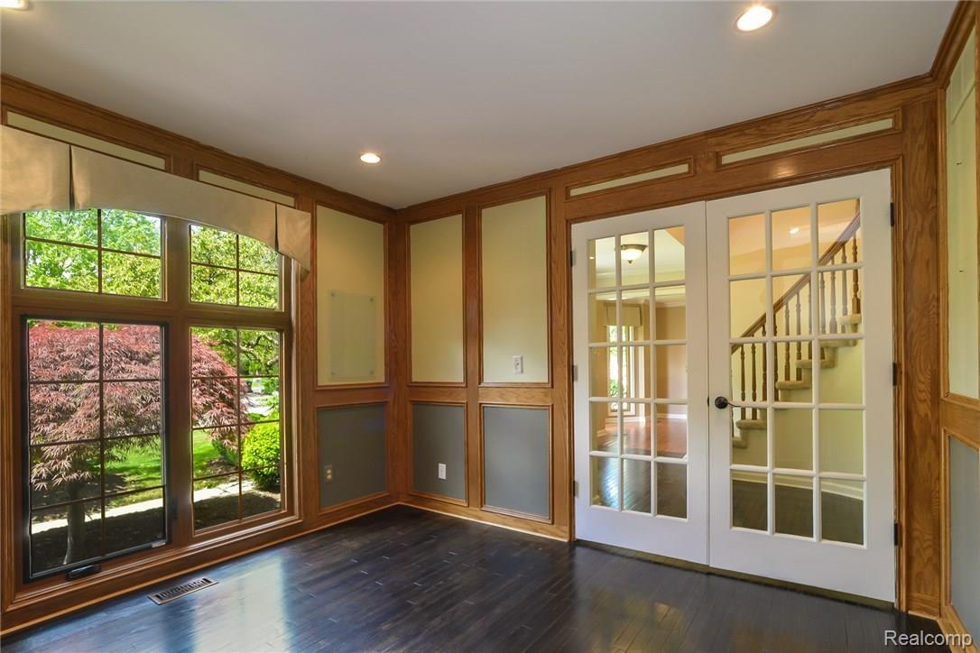 580 Sunlight Drive Rochester, MI 48309 - Photo 16 of 43 029-Den-4271221-medium.jpg