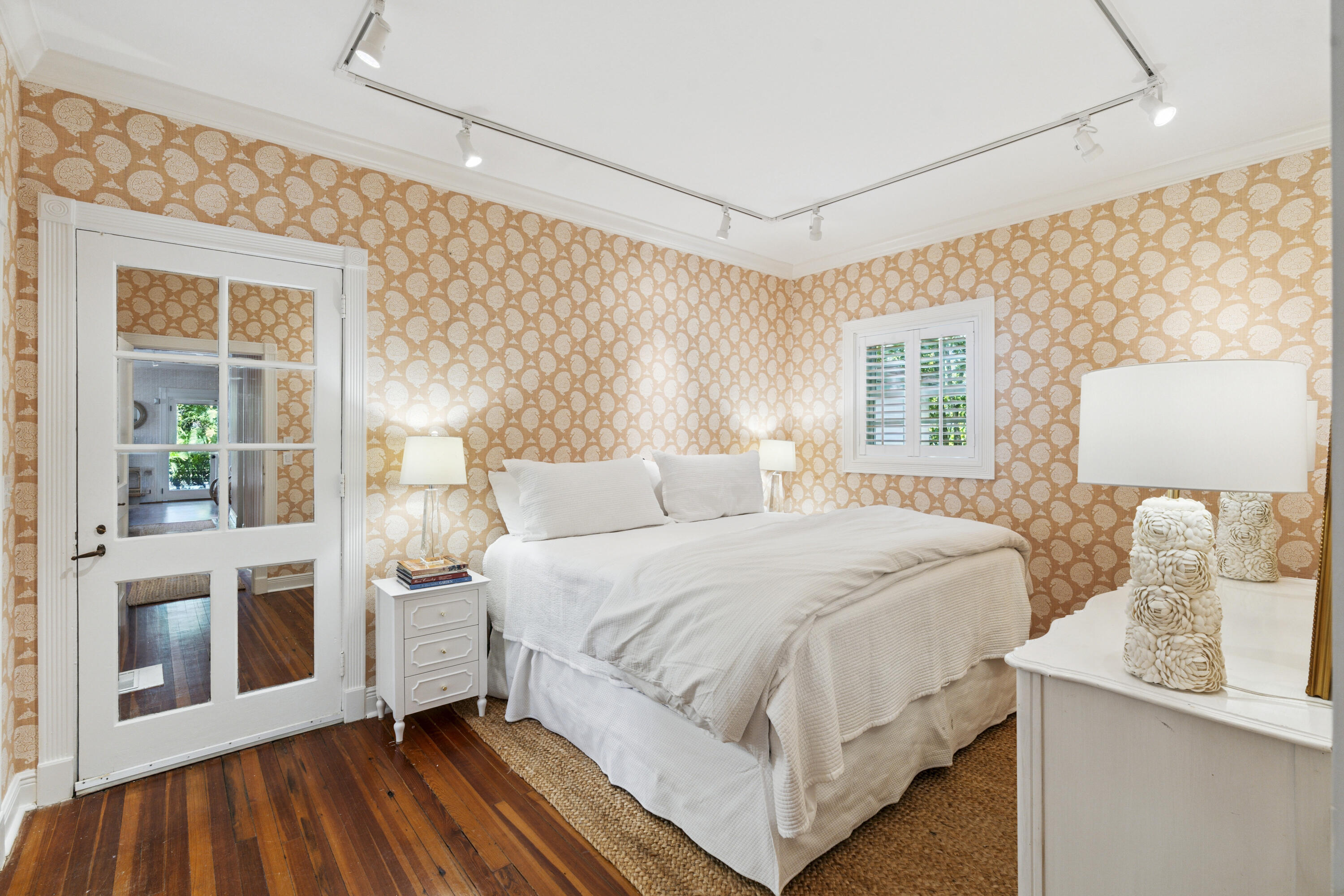 151 South County Road, Unit 1 Palm Beach, FL 33480 - Photo 17 of 23 151 S County Rd Palm Beach FL 17