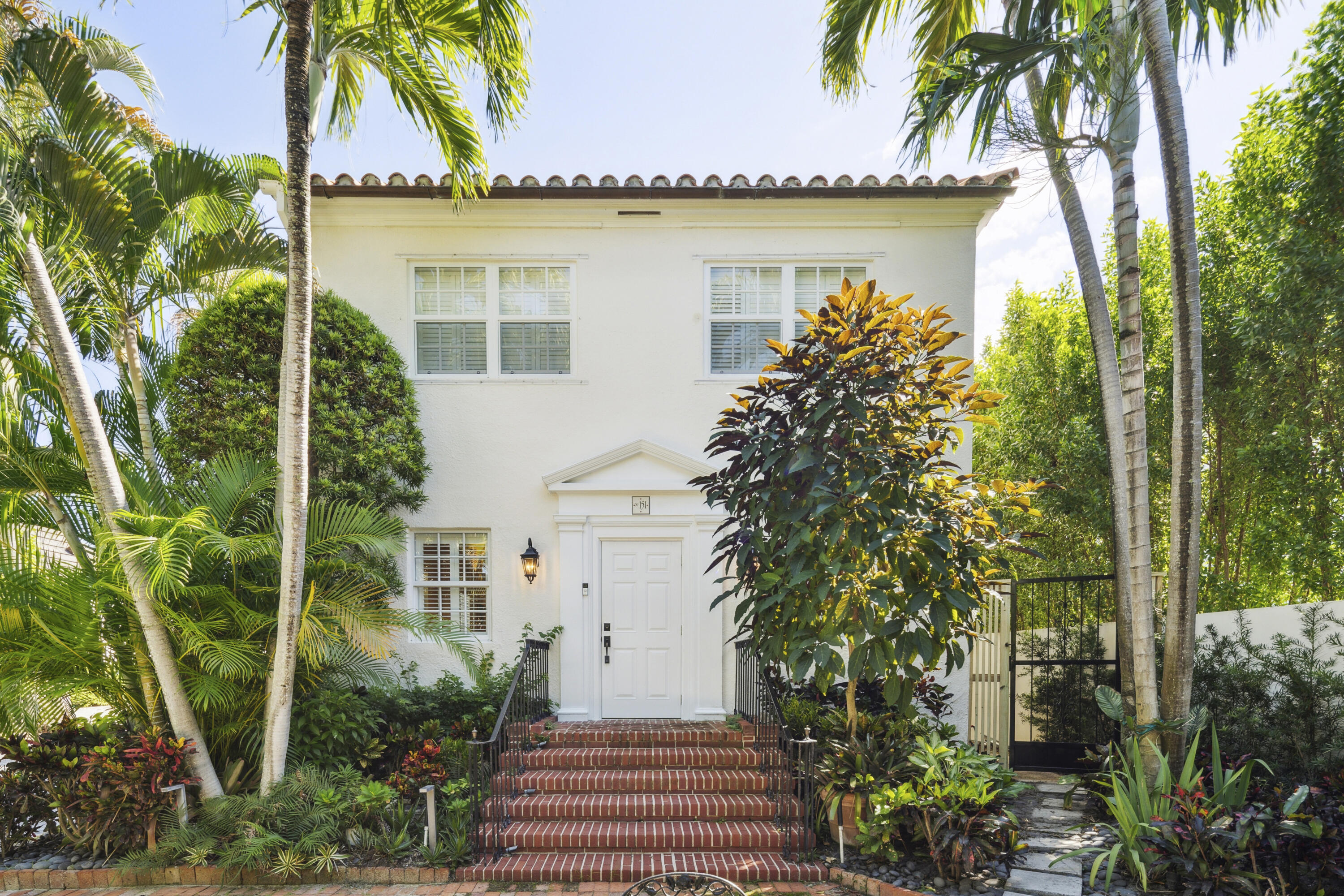 151 South County Road, Unit 1 Palm Beach, FL 33480 - Photo 2 of 23 151 S County Rd Palm Beach FL 01