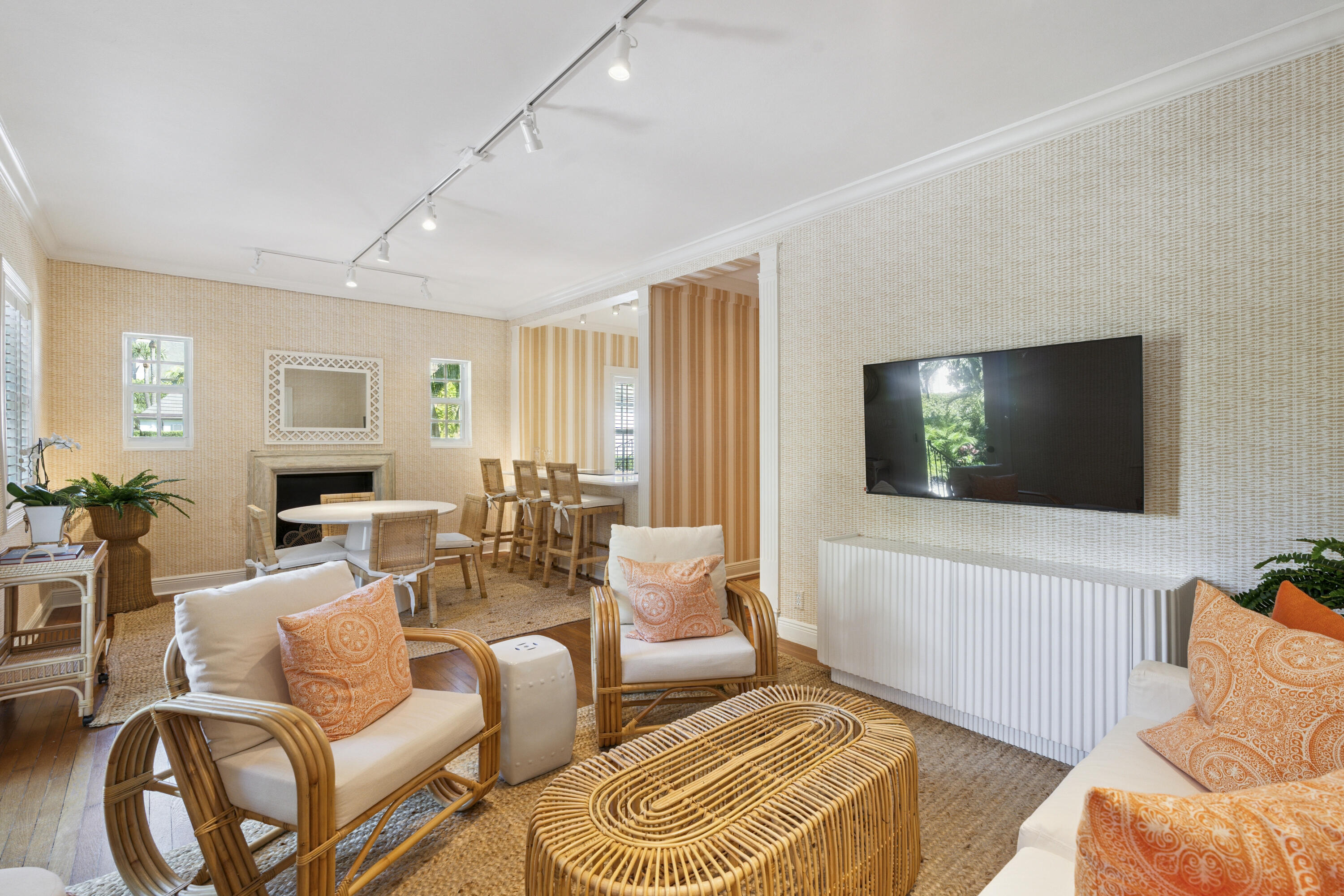 151 South County Road, Unit 1 Palm Beach, FL 33480 - Photo 7 of 23 151 S County Rd Palm Beach FL 13