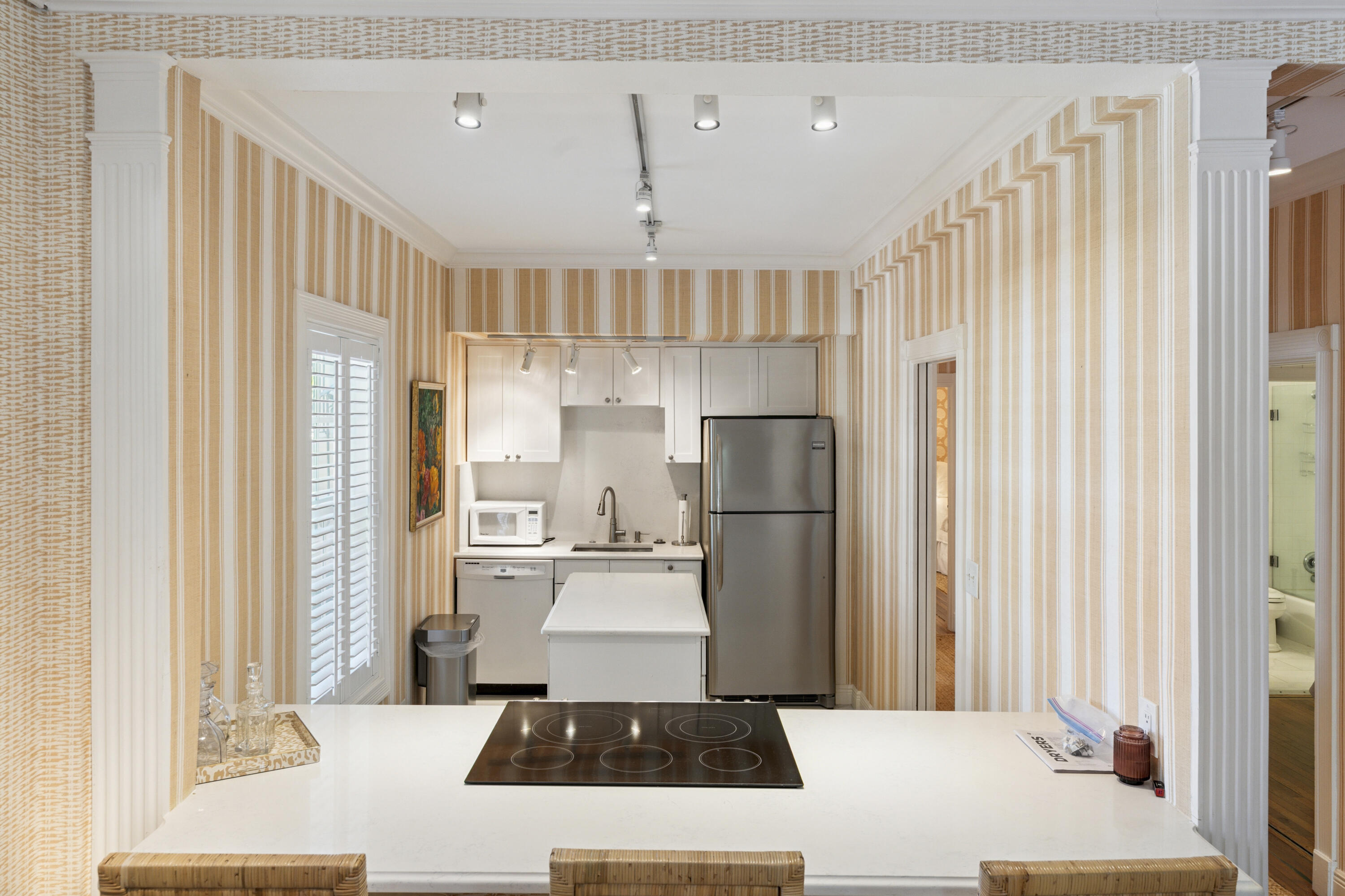 151 South County Road, Unit 1 Palm Beach, FL 33480 - Photo 8 of 23 151 S County Rd Palm Beach FL 04