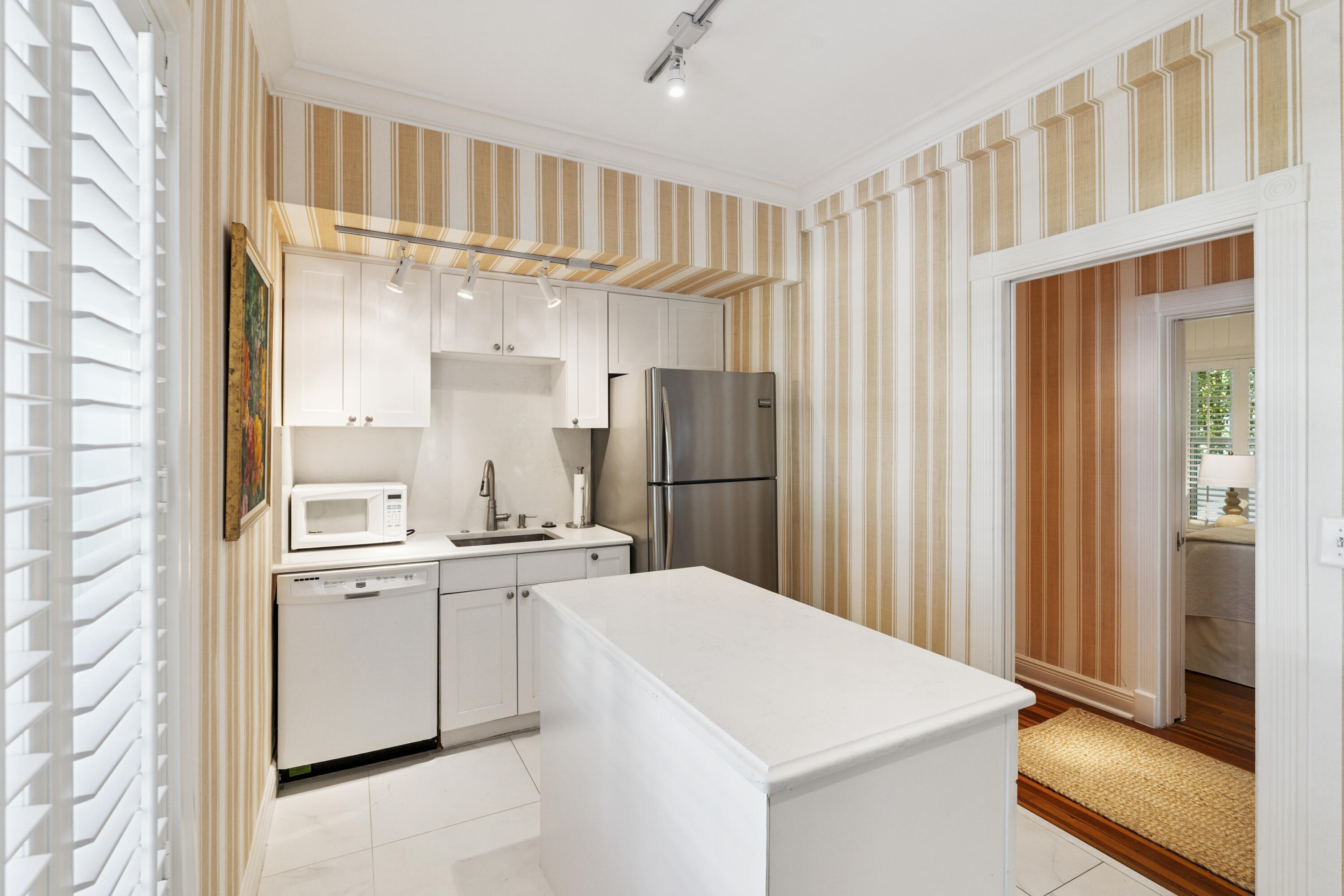 151 South County Road, Unit 1 Palm Beach, FL 33480 - Photo 10 of 23 151 S County Rd Palm Beach FL 07