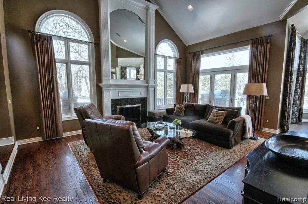 5480 Carrollton Court Rochester, MI 48306 - Photo 11 of 32 Family_Room.jpg