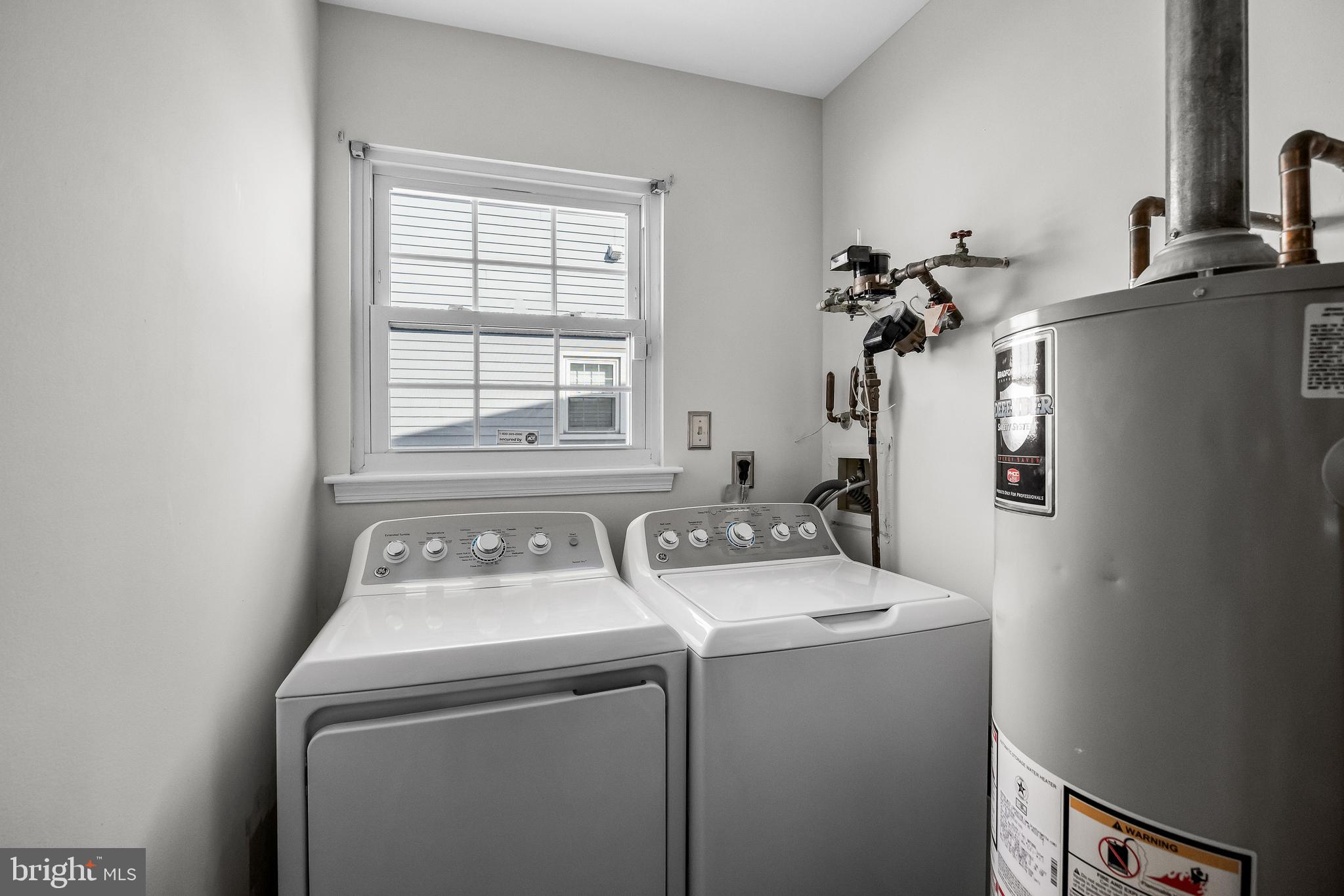 23 Emory Lane Mount Laurel, NJ 08054 - Photo 21 of 23 a utility room with dryer and washer