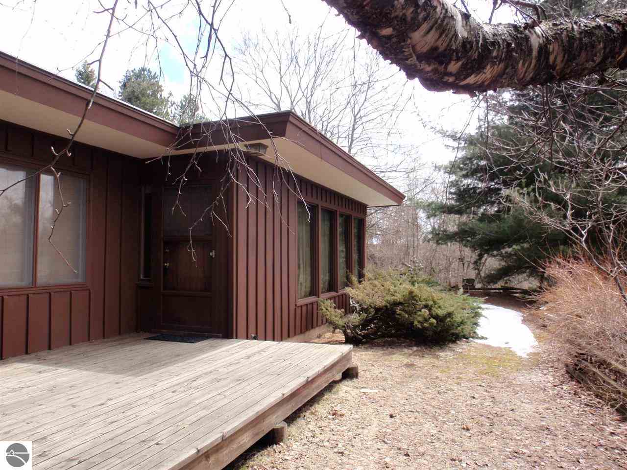 845 Edenhill Road Beulah, MI 49617 - Photo 3 of 42 1782641-2.JPG