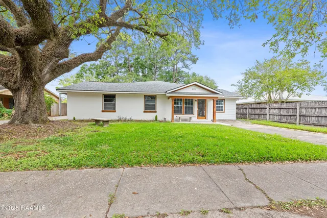 $205,000 | 406 Orange Grove Drive, New Iberia, LA 70560