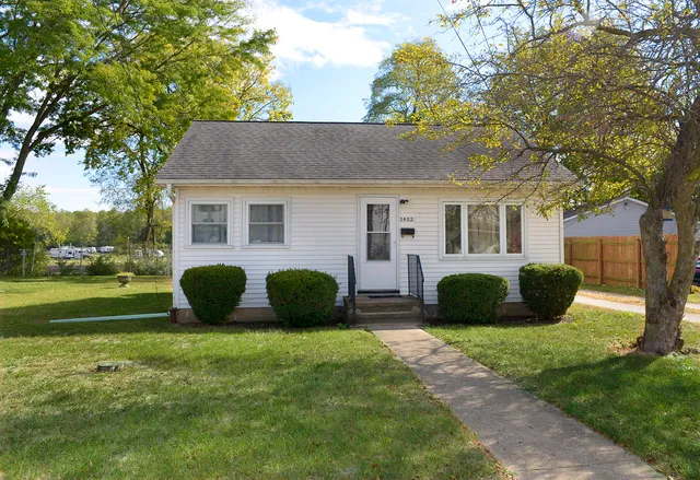 a view of a house with a yard
