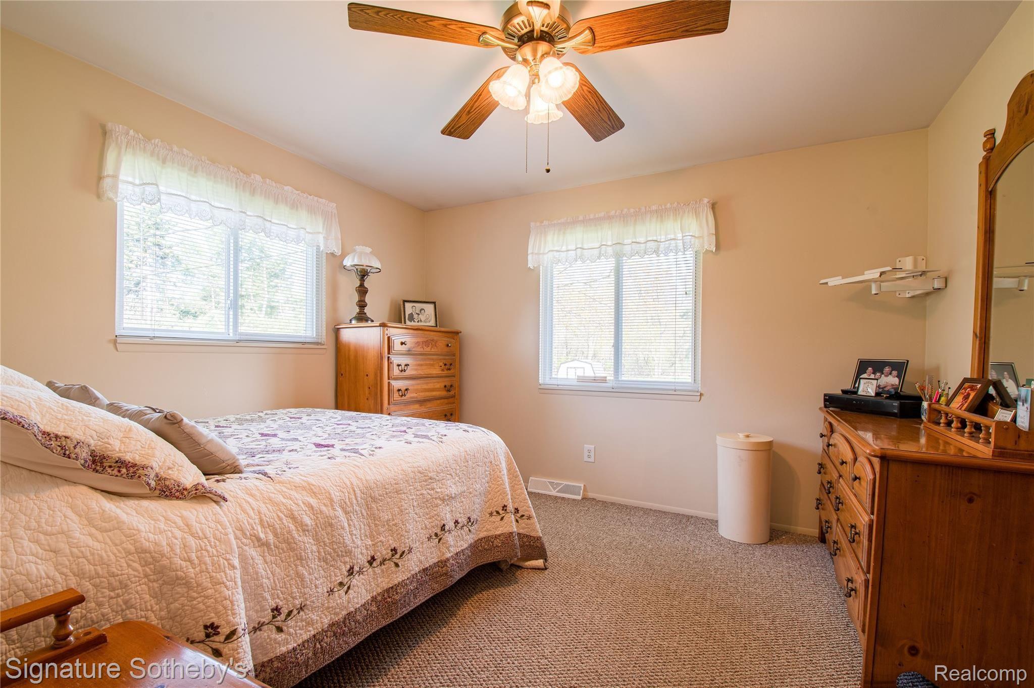 2500 South Hickory Ridge Road Milford, MI 48380 - Photo 15 of 40 Master bedroom