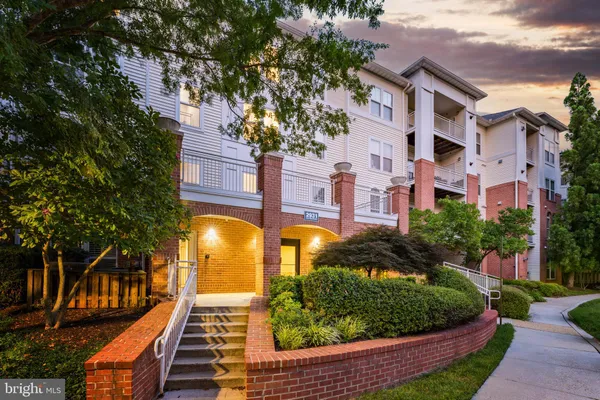 $443,990 | 2931 Deer Hollow Way, Unit 408, Fairfax, VA 22031