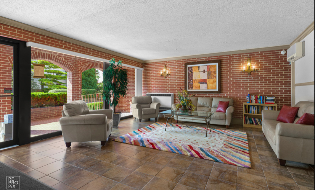 2066 St Johns Avenue, Unit 404 Highland Park, IL 60035 - Photo 13 of 16