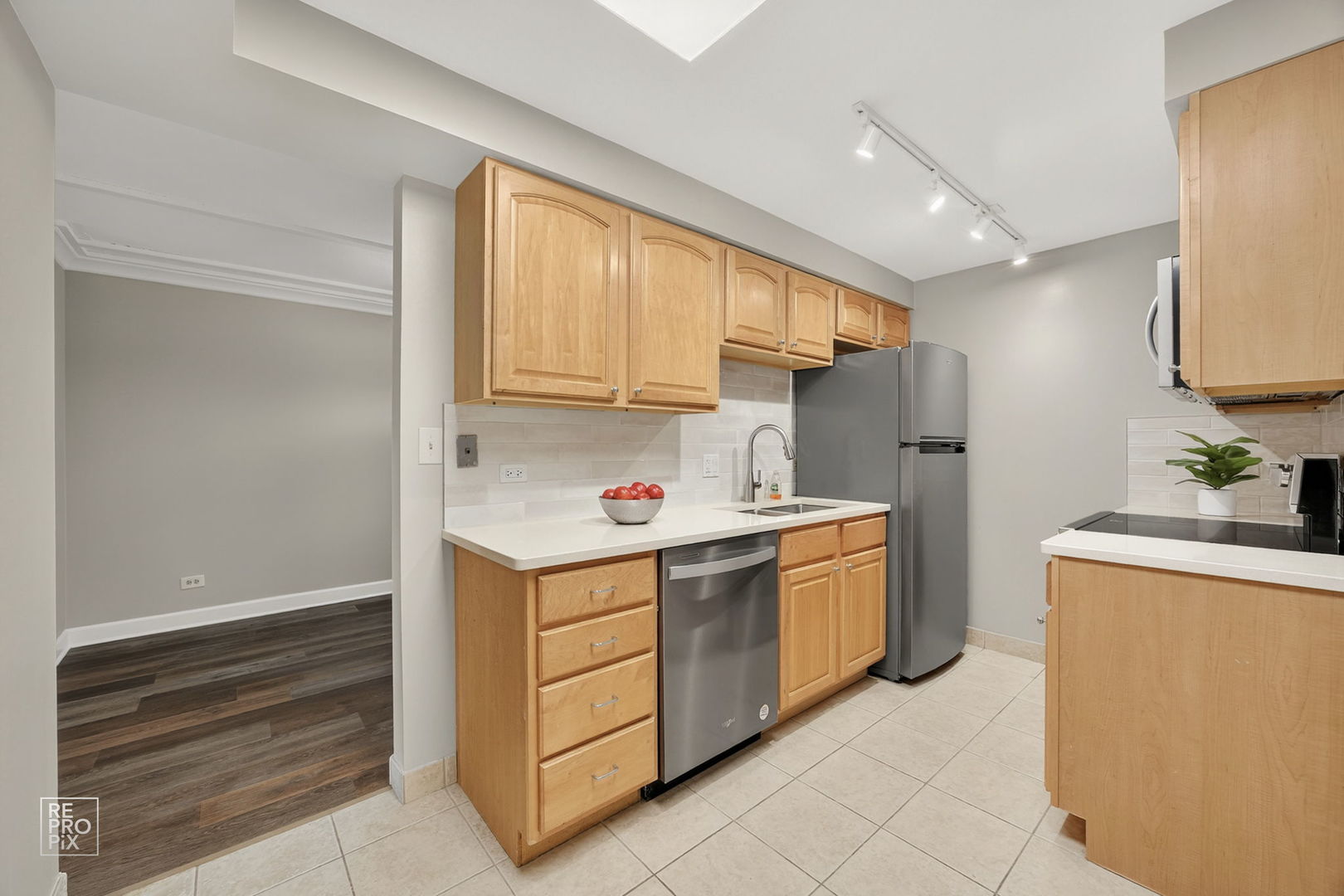 2066 St Johns Avenue, Unit 404 Highland Park, IL 60035 - Photo 4 of 16