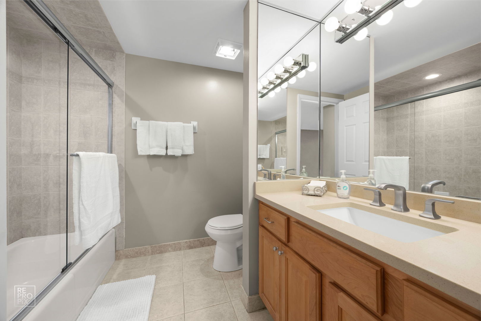 2066 St Johns Avenue, Unit 404 Highland Park, IL 60035 - Photo 9 of 16