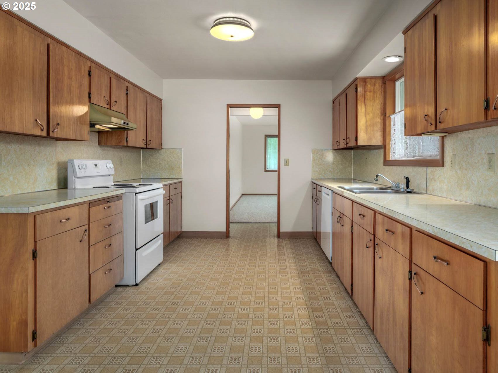1540 Southeast Morgan Road Hillsboro, OR 97123 - Photo 11 of 48 Kitchen
