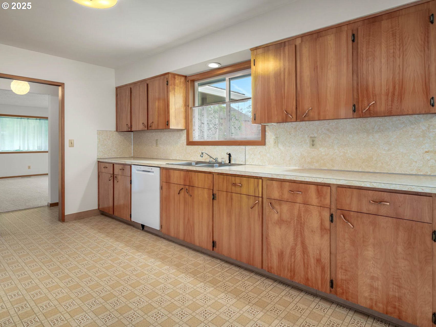 1540 Southeast Morgan Road Hillsboro, OR 97123 - Photo 12 of 48 Kitchen
