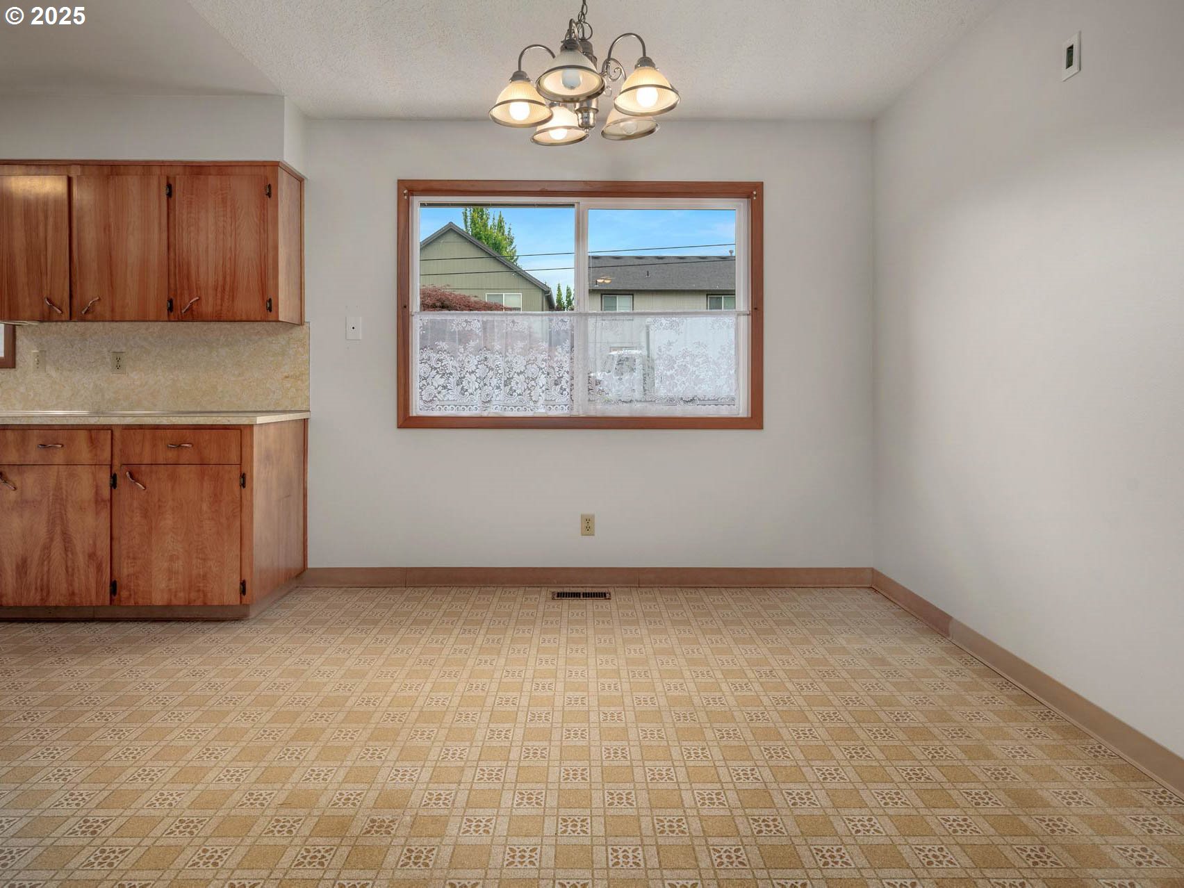 1540 Southeast Morgan Road Hillsboro, OR 97123 - Photo 15 of 48 Dining Area