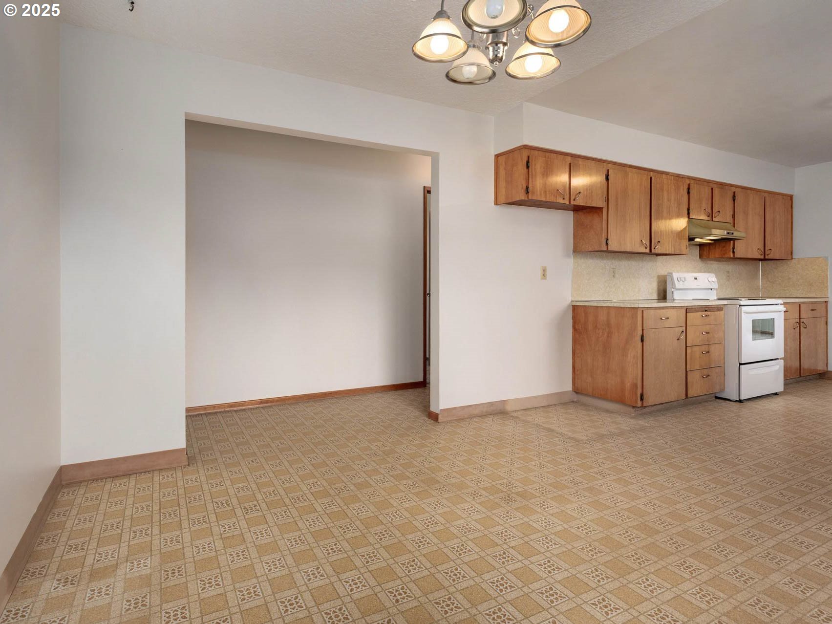 1540 Southeast Morgan Road Hillsboro, OR 97123 - Photo 16 of 48 Dining Area