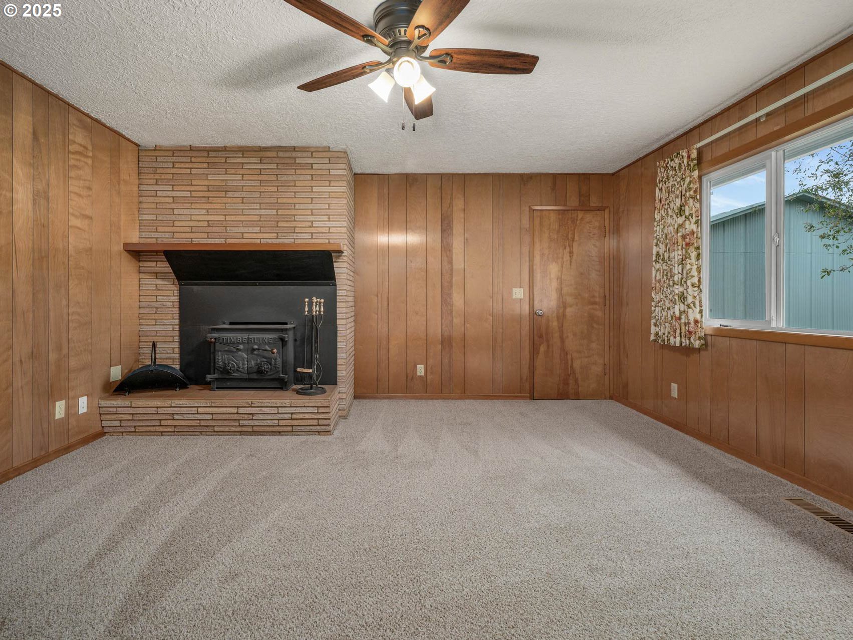 1540 Southeast Morgan Road Hillsboro, OR 97123 - Photo 19 of 48 Family Room