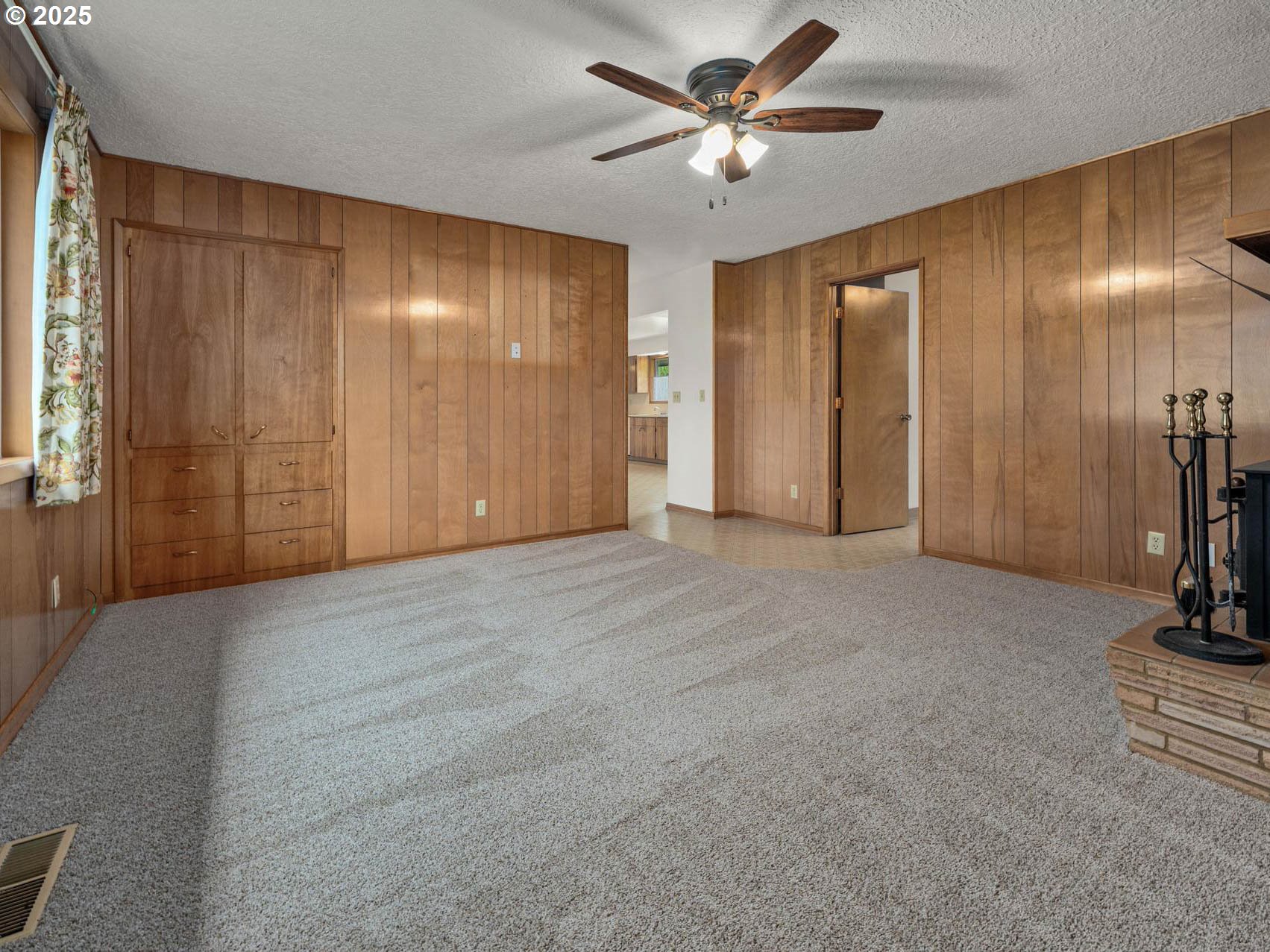 1540 Southeast Morgan Road Hillsboro, OR 97123 - Photo 20 of 48 Family Room