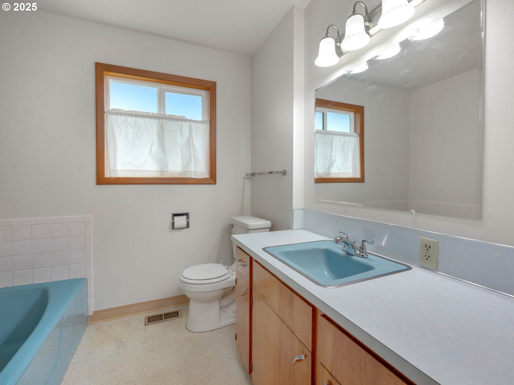 1540 Southeast Morgan Road Hillsboro, OR 97123 - Photo 24 of 48 Bathroom