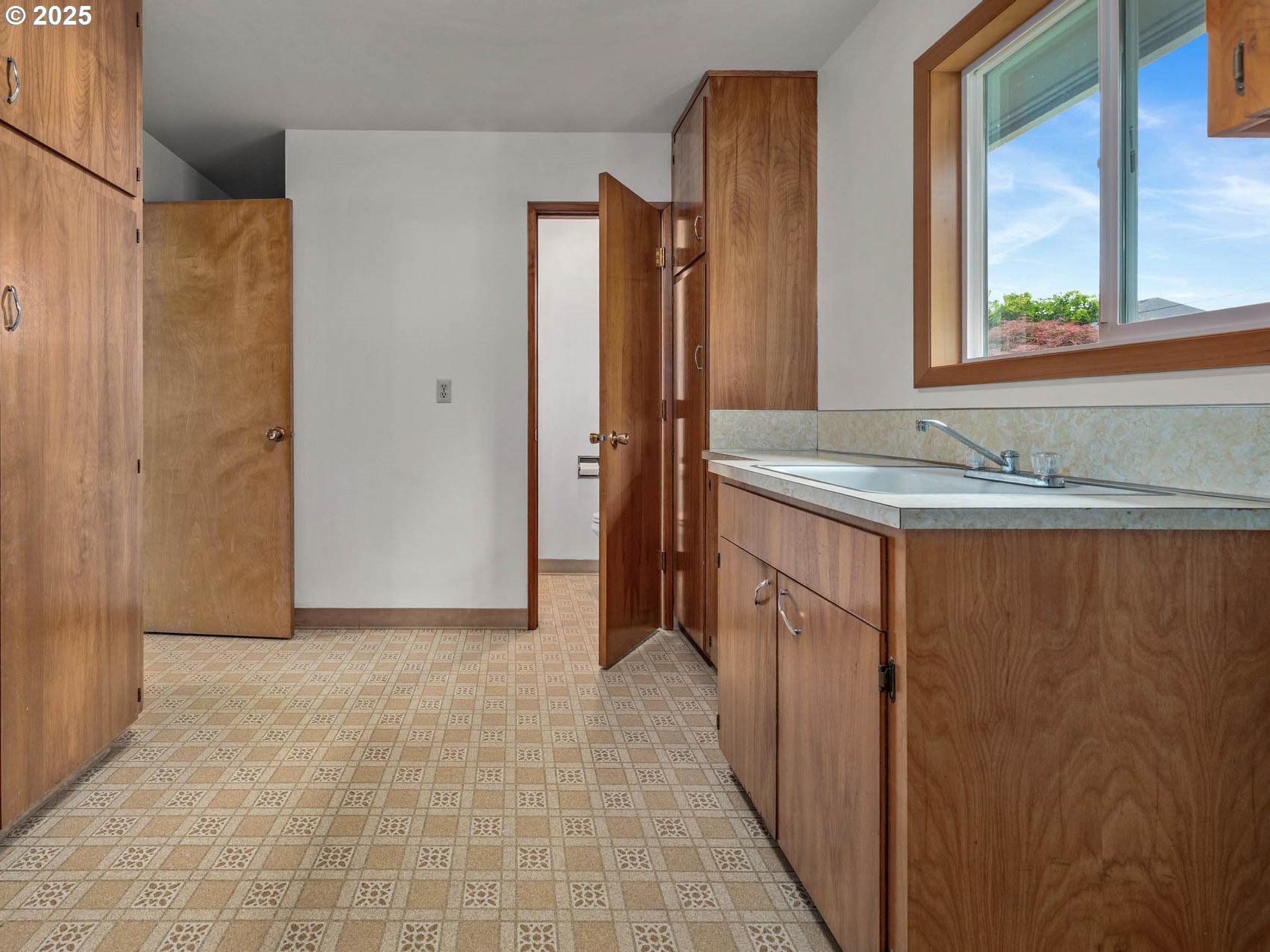 1540 Southeast Morgan Road Hillsboro, OR 97123 - Photo 30 of 48 Utility Room