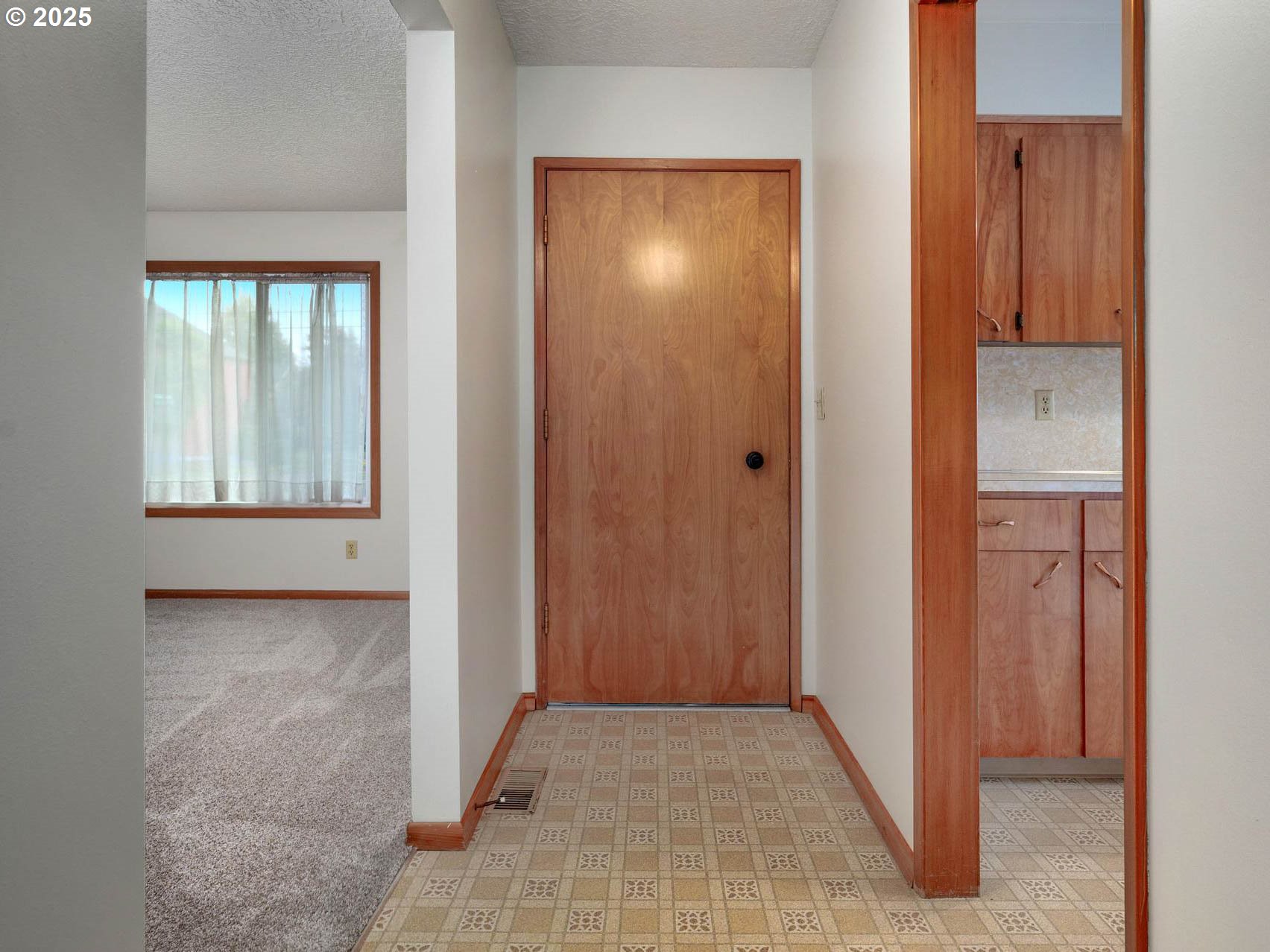 1540 Southeast Morgan Road Hillsboro, OR 97123 - Photo 5 of 48 Entrance/Foyer