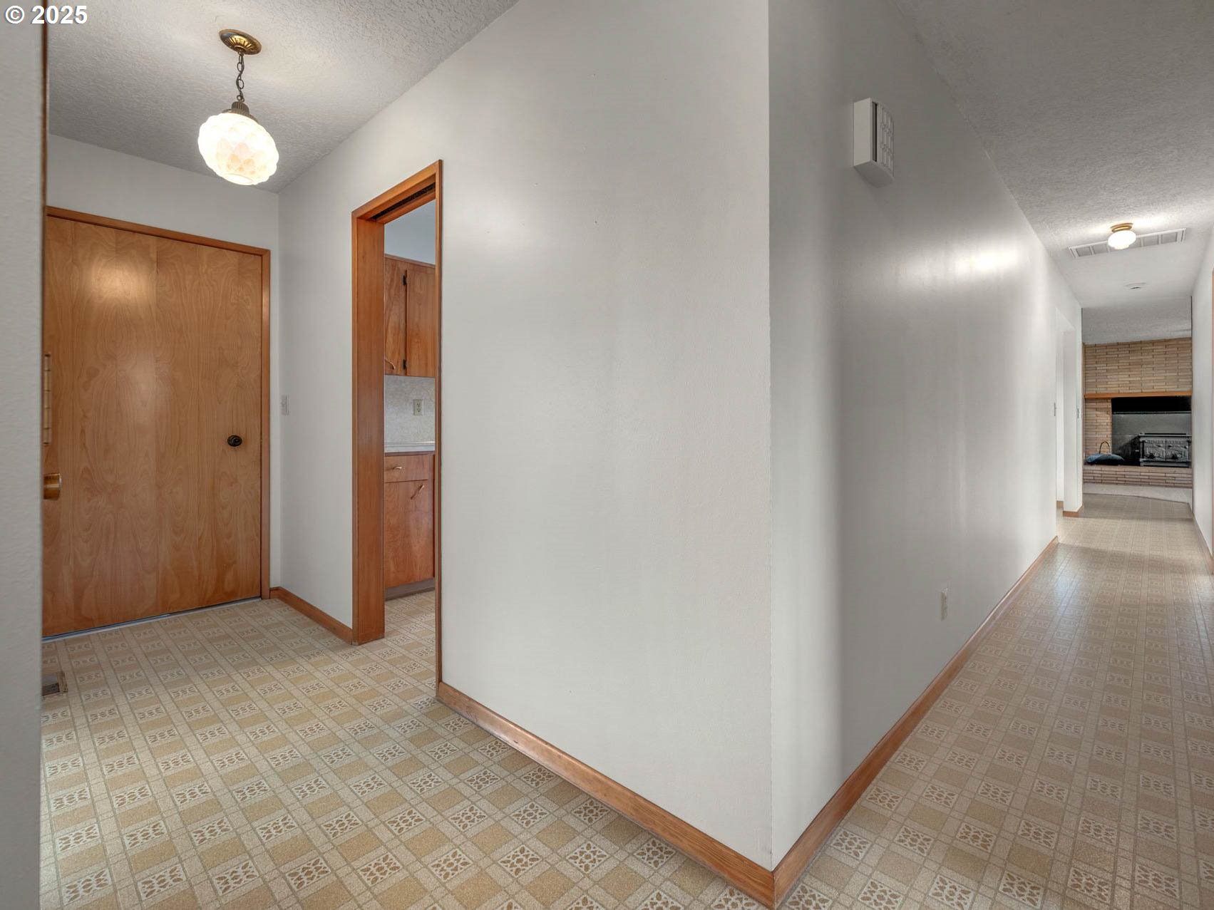 1540 Southeast Morgan Road Hillsboro, OR 97123 - Photo 6 of 48 Hallway