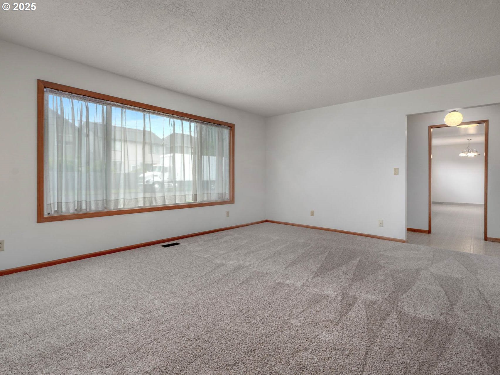 1540 Southeast Morgan Road Hillsboro, OR 97123 - Photo 9 of 48 Living Room