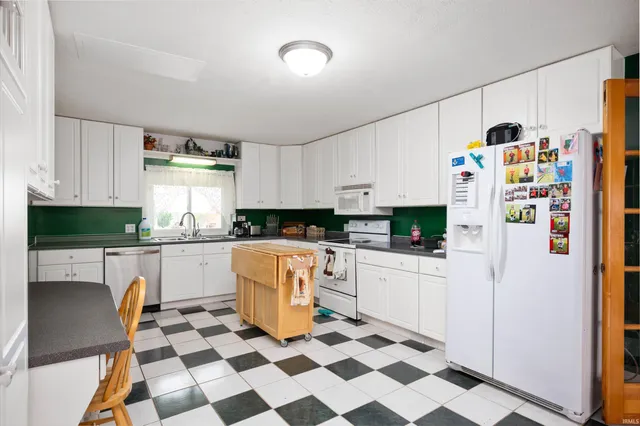 $480,000 | 4399 Highway 26, Hartford City, IN 47348