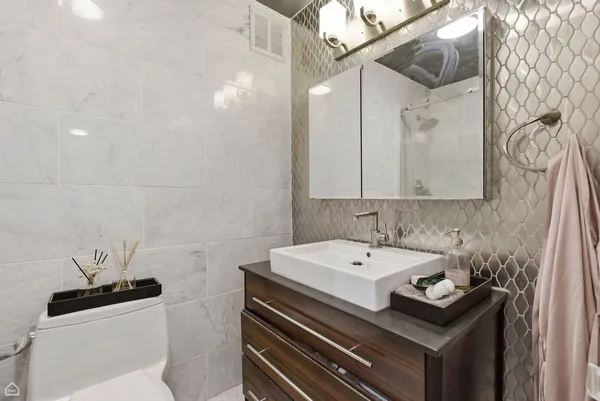 $260,000 | 100 East Walton Street, Unit 11B, Chicago, IL 60611