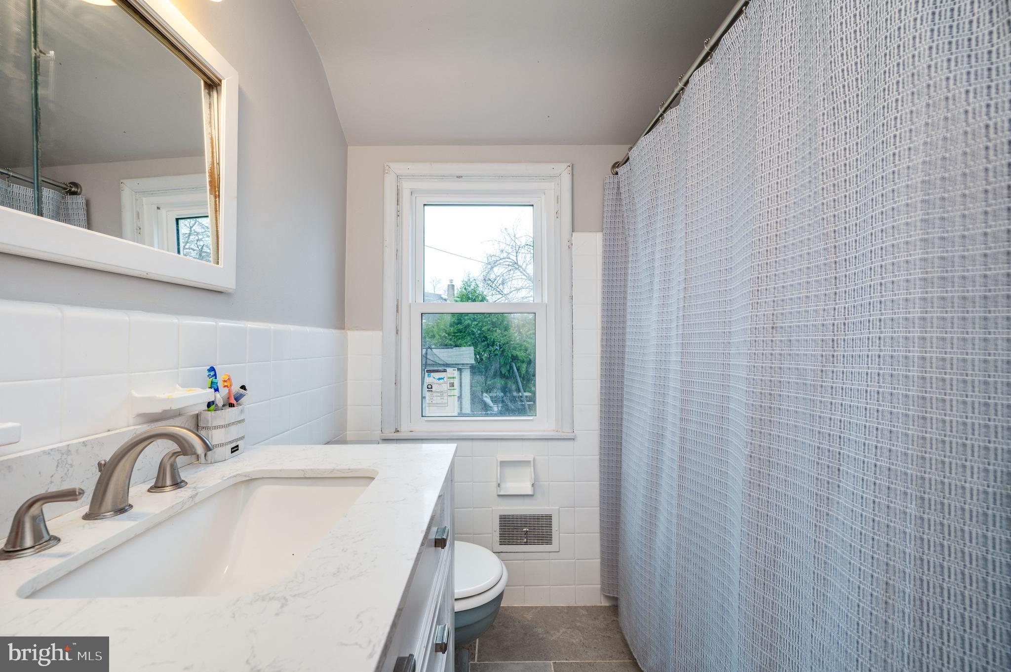 511 Grill Avenue Reading, PA 19607 - Photo 20 of 32 Level 1 Full Bathroom