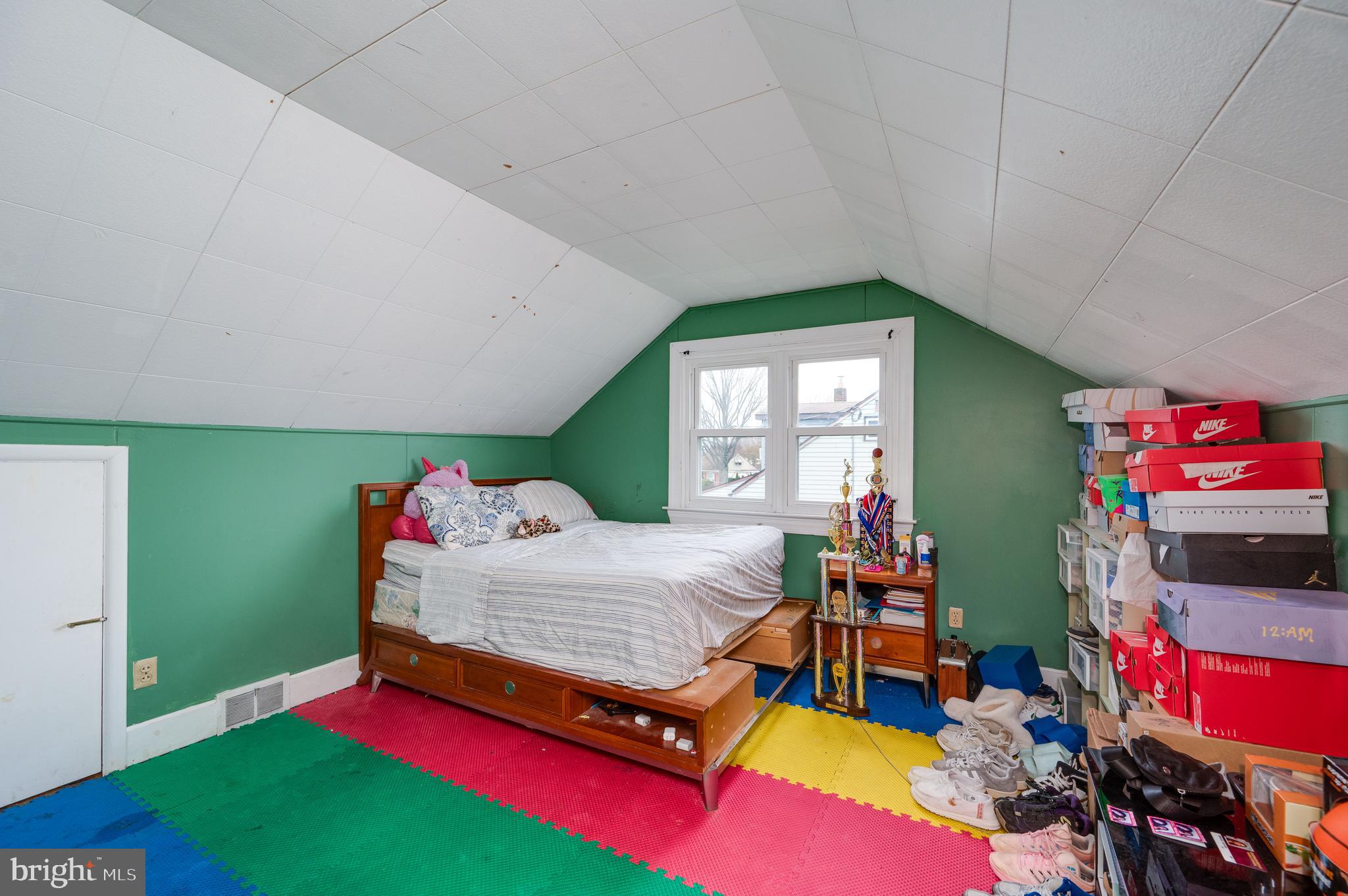 511 Grill Avenue Reading, PA 19607 - Photo 21 of 32 Level 2 Bedroom 3