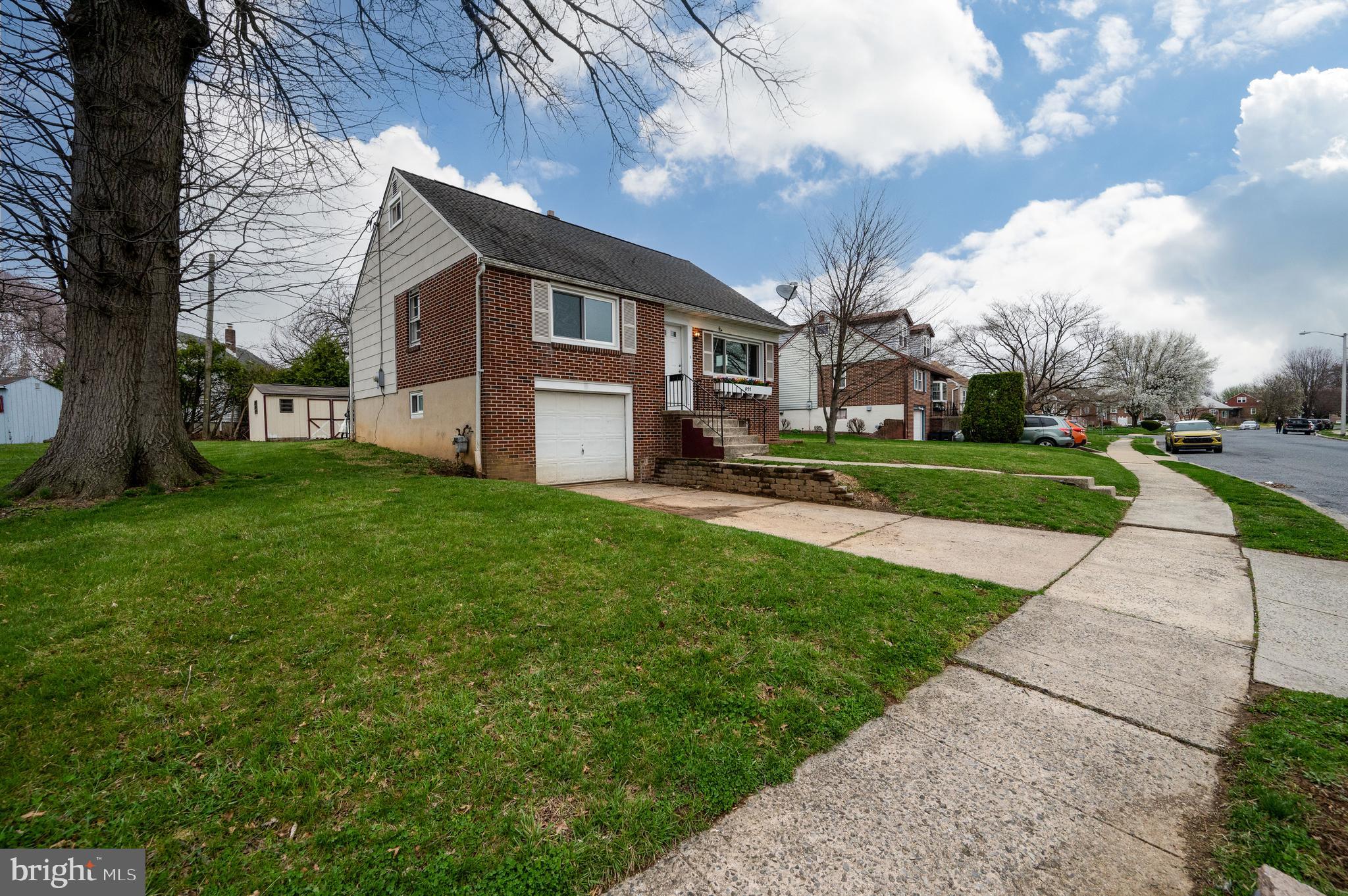 511 Grill Avenue Reading, PA 19607 - Photo 4 of 32