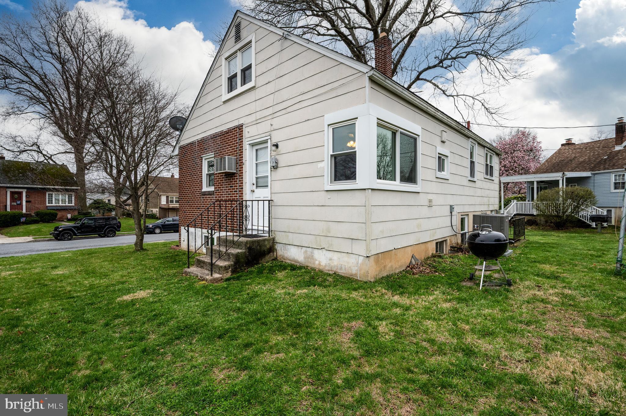 511 Grill Avenue Reading, PA 19607 - Photo 5 of 32