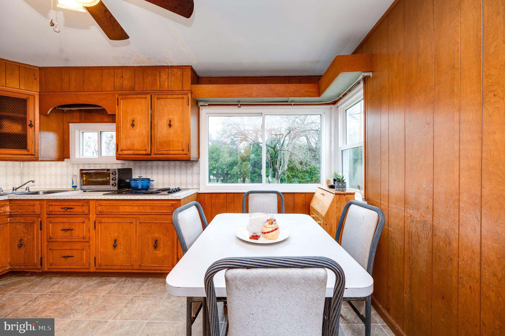 511 Grill Avenue Reading, PA 19607 - Photo 10 of 32 Eat In Kitchen