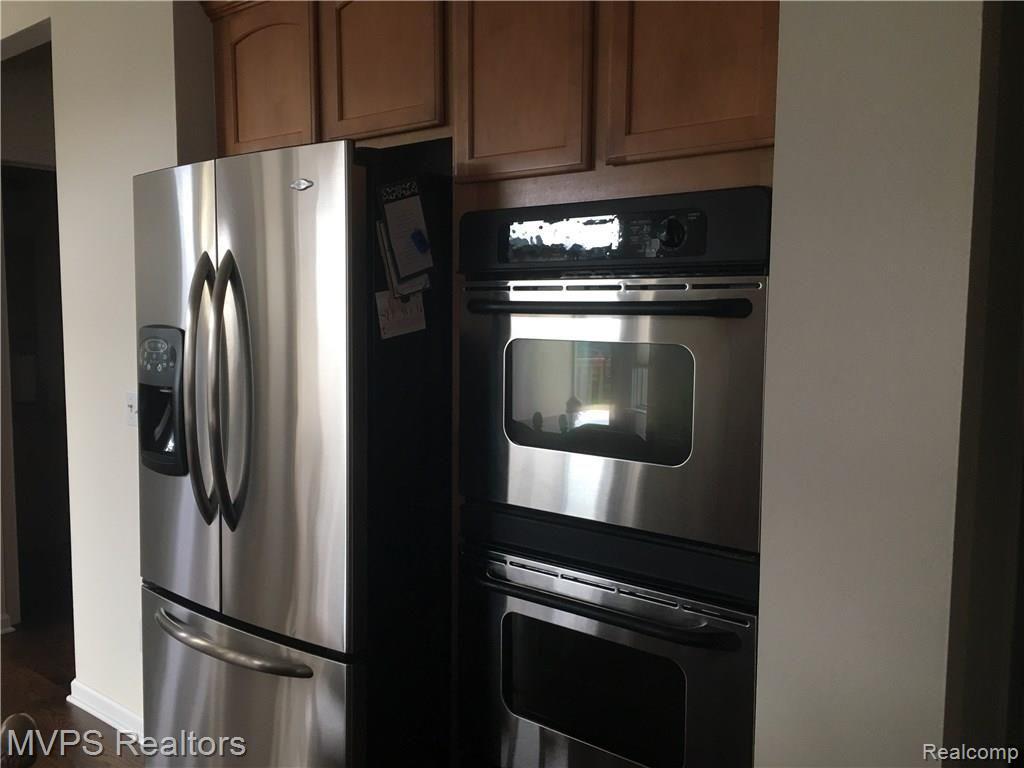 3191 Villanova Circle Rochester, MI 48307 - Photo 26 of 28 vill kitchen2.jpg
