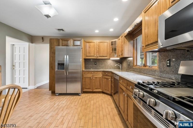 6 Davenport Avenue Roseland, NJ 07068 - Photo 14 of 29