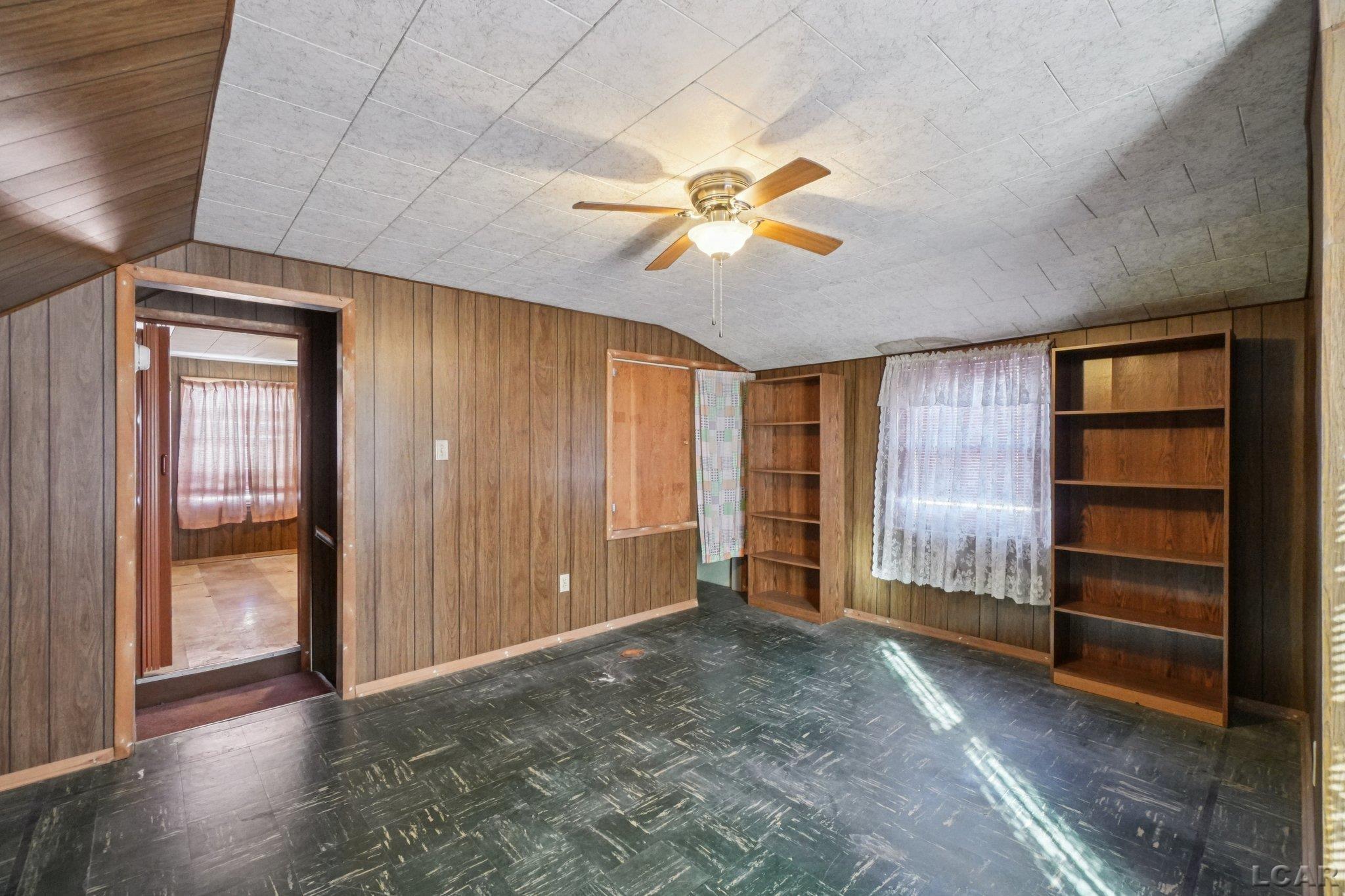 547 Riverside Avenue Adrian, MI 49221 - Photo 21 of 30 50195652-bea45115-db66-4c3a-9e5e-229defffd268.JPG