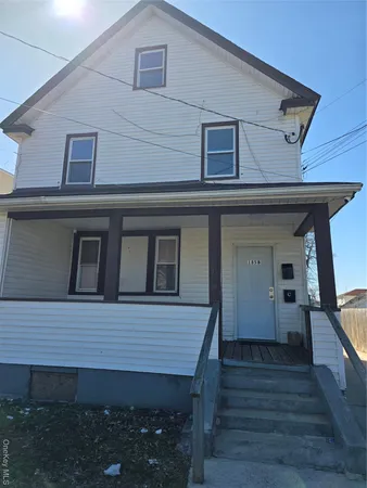 $3,200 | 185 South Franklin Street, Unit 2, Hempstead, NY 11550
