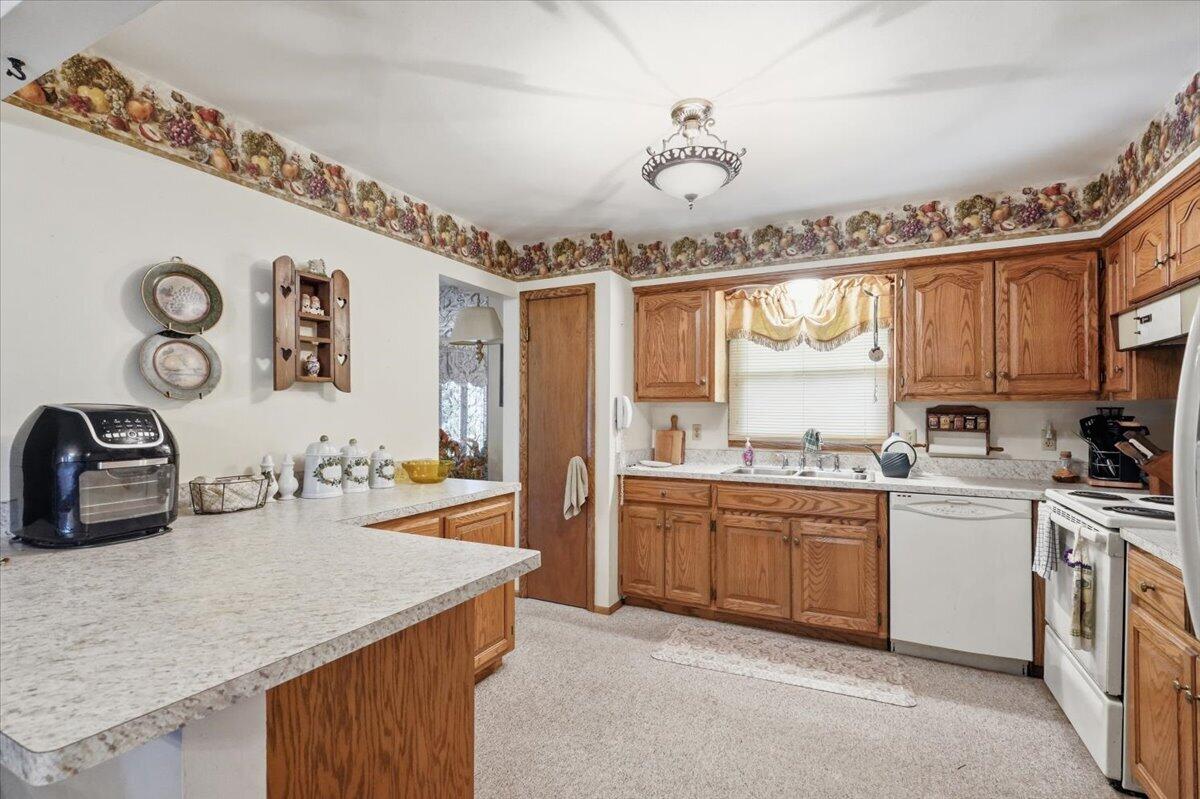 3444 East County Line Road Oak Creek, WI 53154 - Photo 7 of 59 Kitchen
