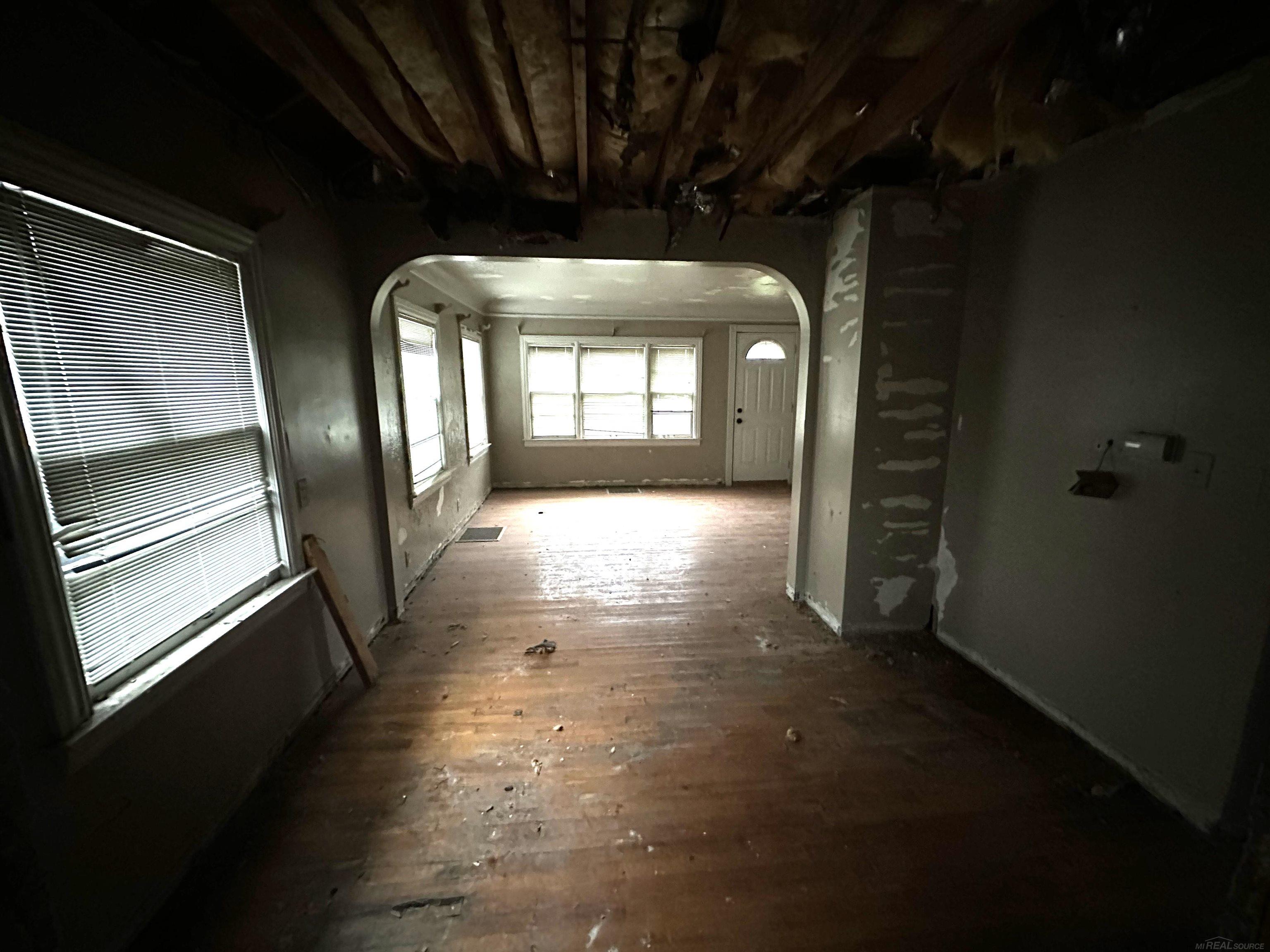 1287 Rochester Road Leonard, MI 48367 - Photo 8 of 15 50138407-85c751c3-df51-4528-9af8-73691361a949.JPG