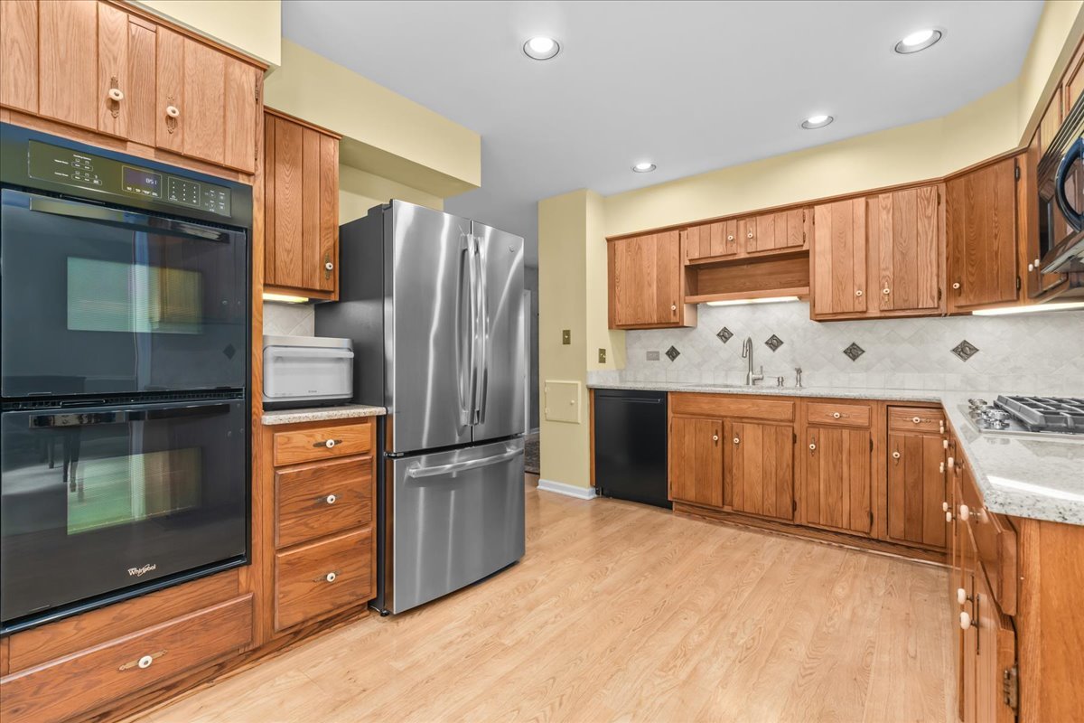 1025 Oxford Road Deerfield, IL 60015 - Photo 6 of 22 Gallery Image 6